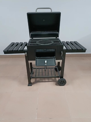 屋外の移動可能な木炭BBQのグリル